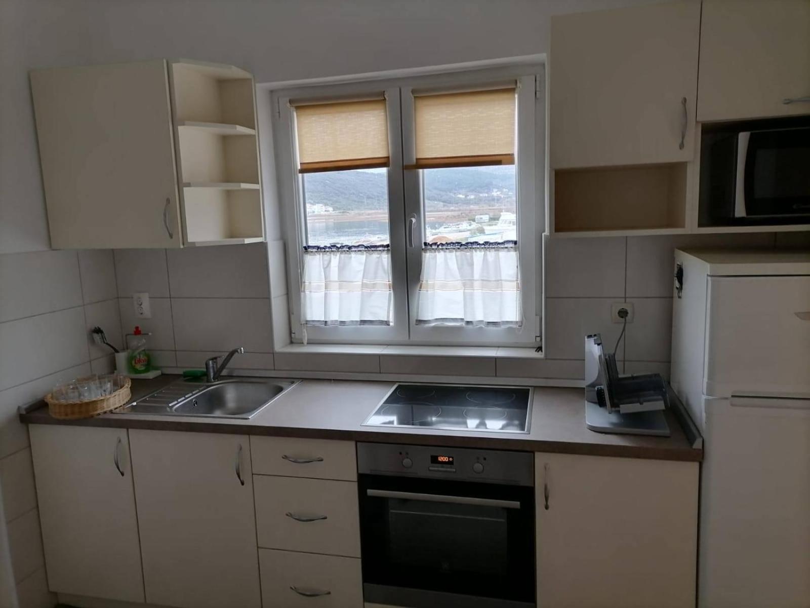 Apartments By The Sea Supetarska Draga - Donja, Rab - 11769 Room photo