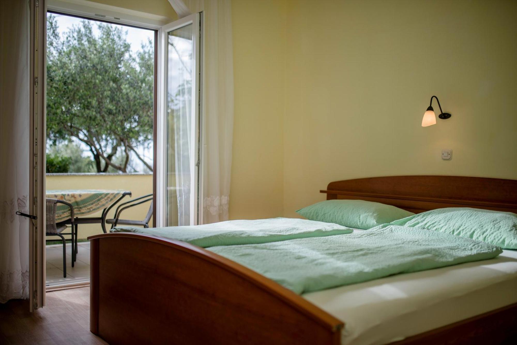 Apartments By The Sea Supetarska Draga - Donja, Rab - 11769 Room photo